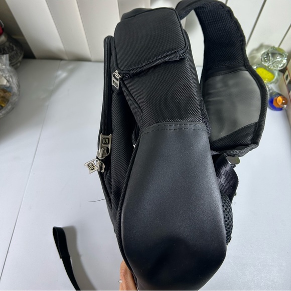 Ful Brooklyn 2-in -1 Ipad and Laptop Backpack,Black ,detachable ipad Case. - Picture 5 of 14